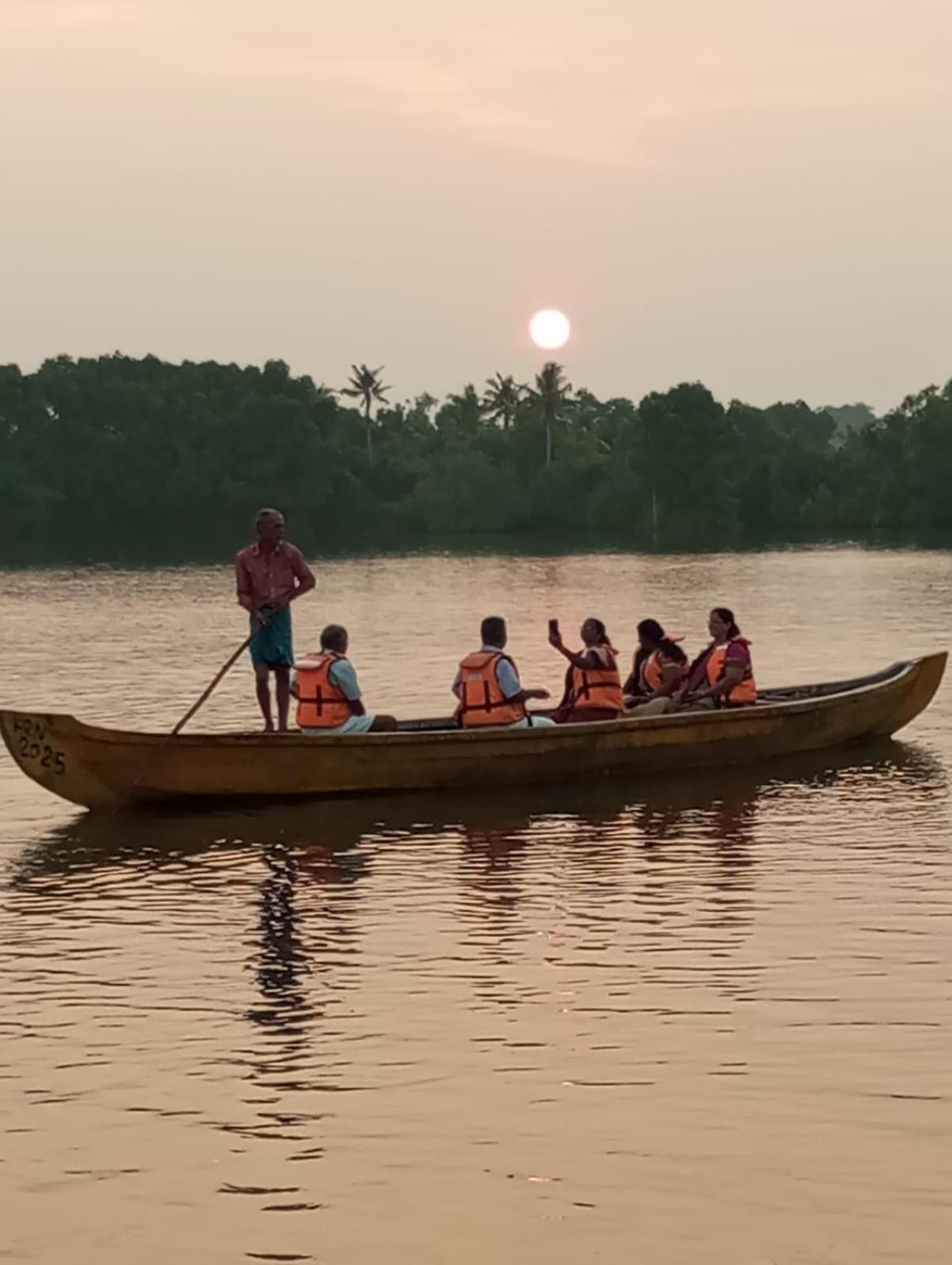 Munroe Vision Panakkattu Homestay Mundrothuruth 外观 照片